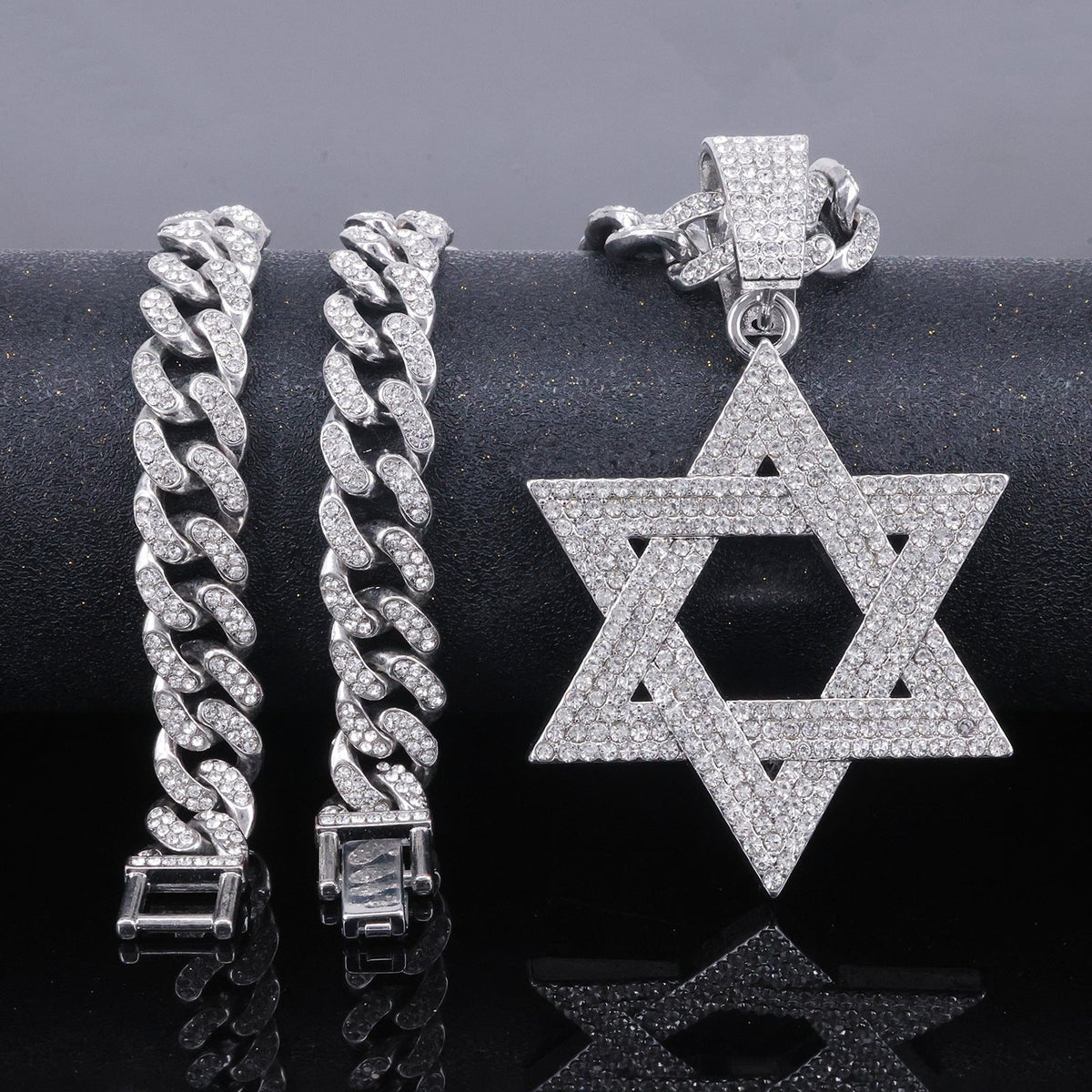 ✨Hip Hop-stijl, met strass versierde holle Davidster met een ketting van 50 cm