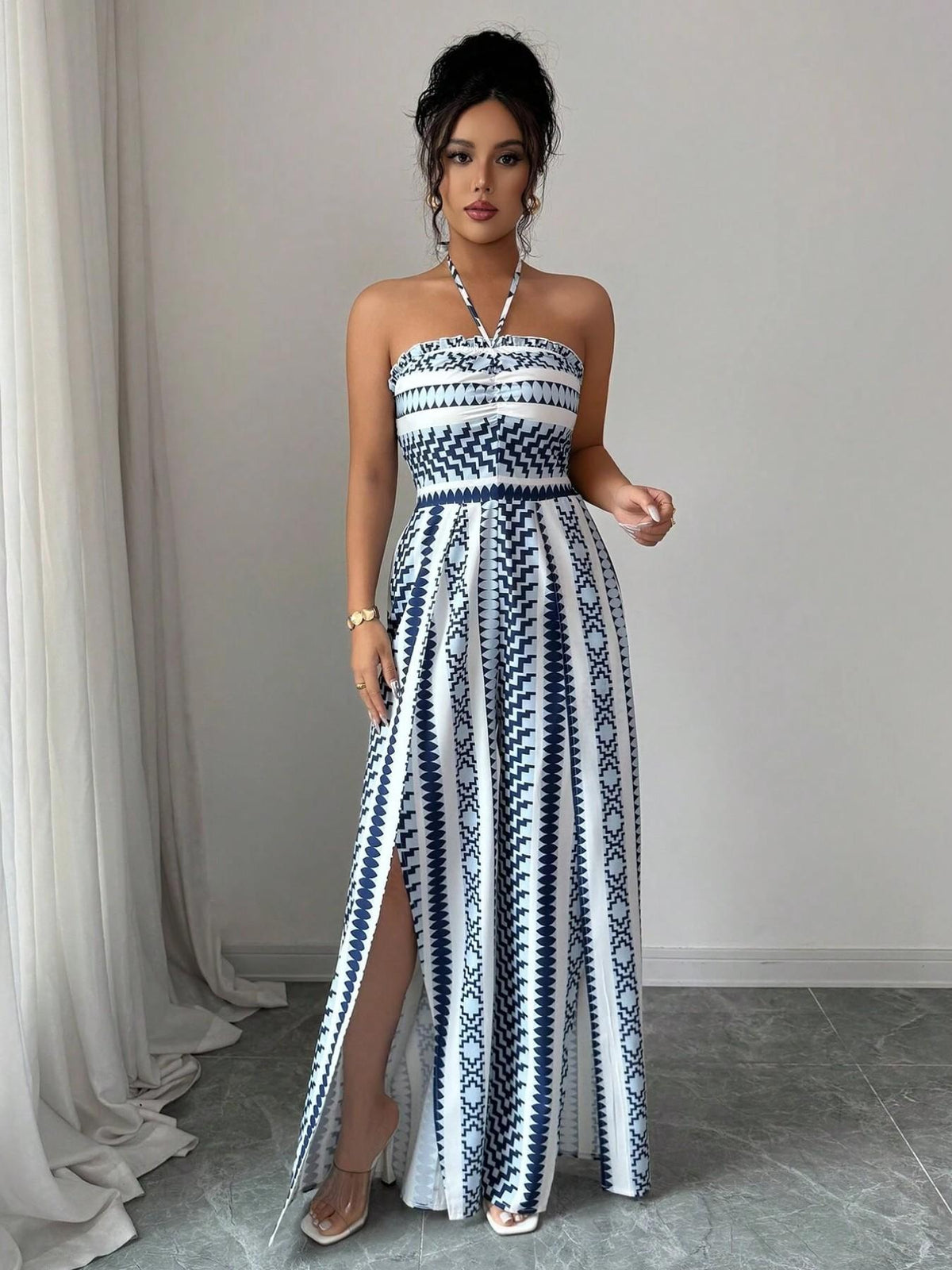 👗💙 Geometrische Jumpsuit met halterhals & zijsplit –  Perfect voor strand, kantoor & avond. 🔥✨