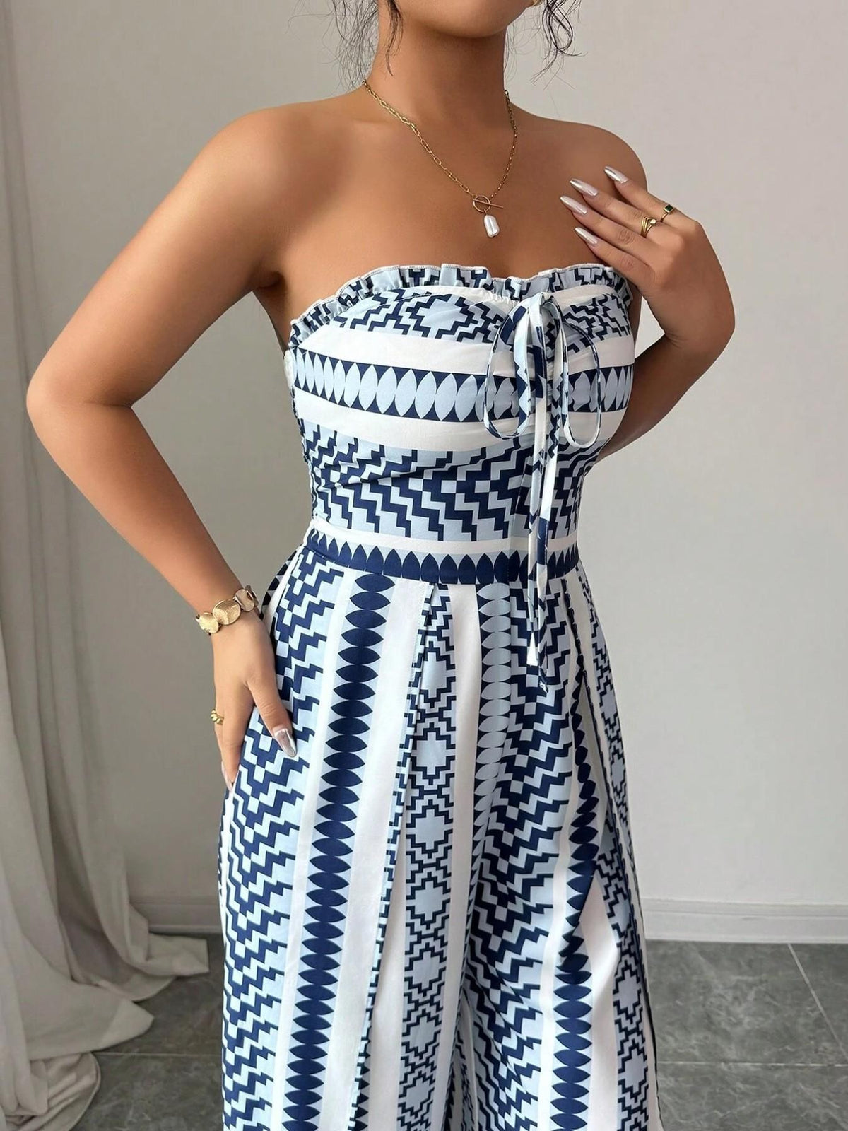 👗💙 Geometrische Jumpsuit met halterhals & zijsplit –  Perfect voor strand, kantoor & avond. 🔥✨