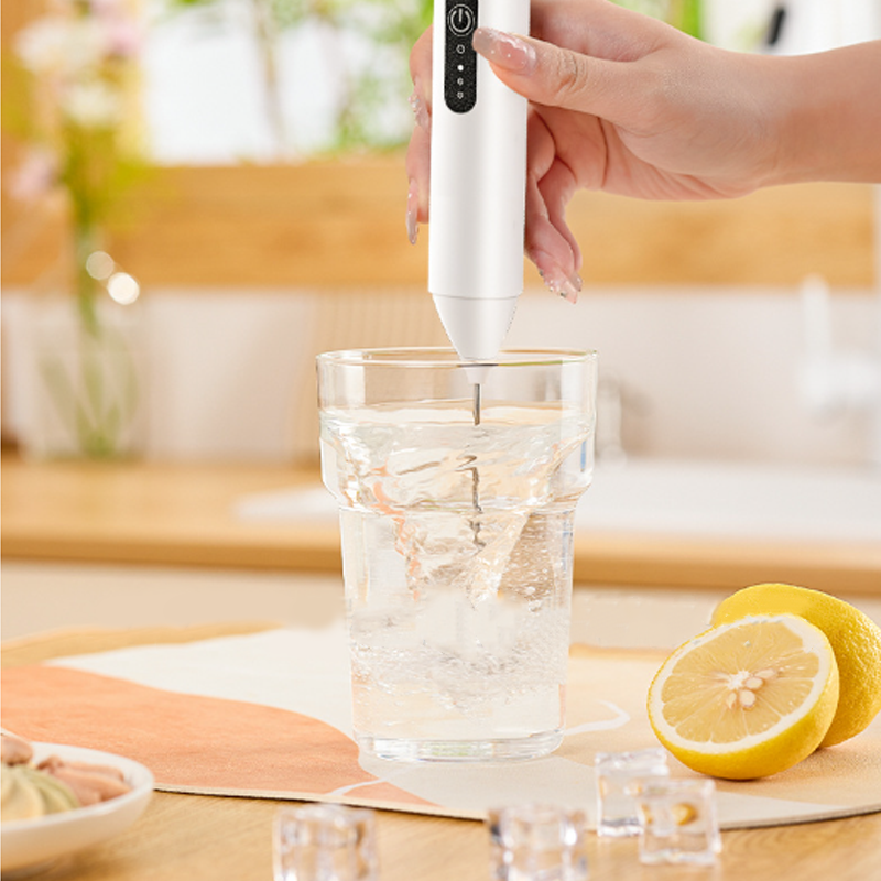 ☕✨ Elektrische schuimmaker voor dranken – 3 instelbare snelheden, oplaadbaar via USB, eenvoudig schoon te maken 🥛