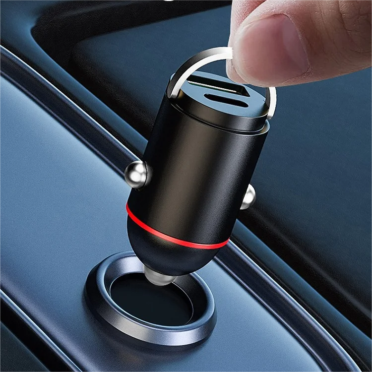 Compacte snellader met 2 poorten voor in de auto