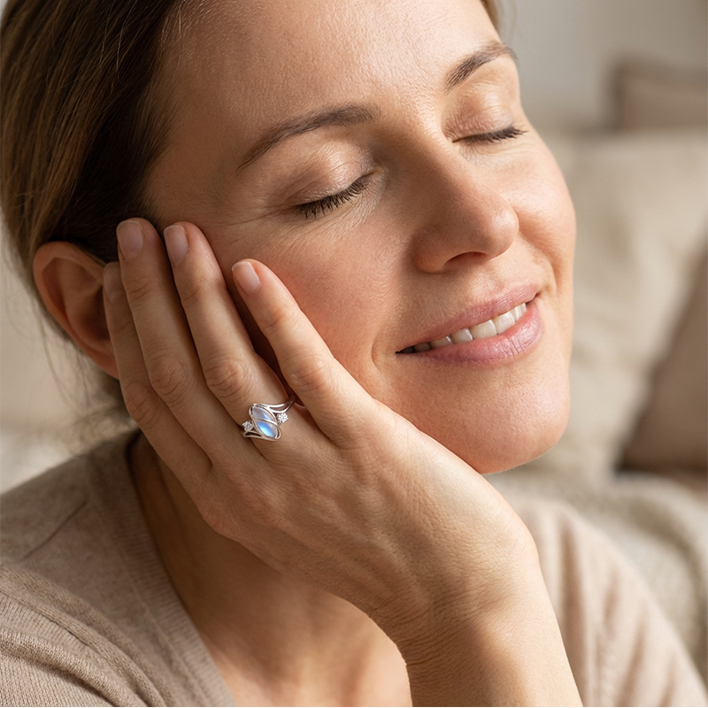 ✨💍Moderne ovale ring – met zirkonia-accenten en een strakke afwerking