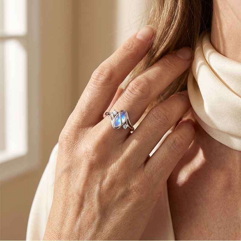 ✨💍Moderne ovale ring – met zirkonia-accenten en een strakke afwerking