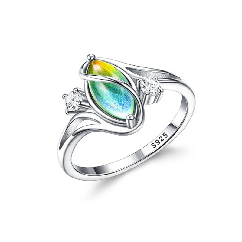 ✨💍Moderne ovale ring – met zirkonia-accenten en een strakke afwerking