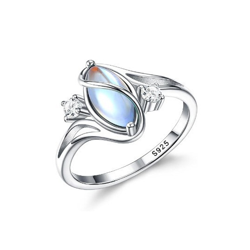 ✨💍Moderne ovale ring – met zirkonia-accenten en een strakke afwerking