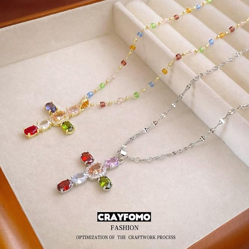 💎 50% KORTING!! ✝️ Kleurrijke ketting met kruisvormige hanger van strass – levendige glinstering, verstelbare lengte en een betekenisvol statement ✨
