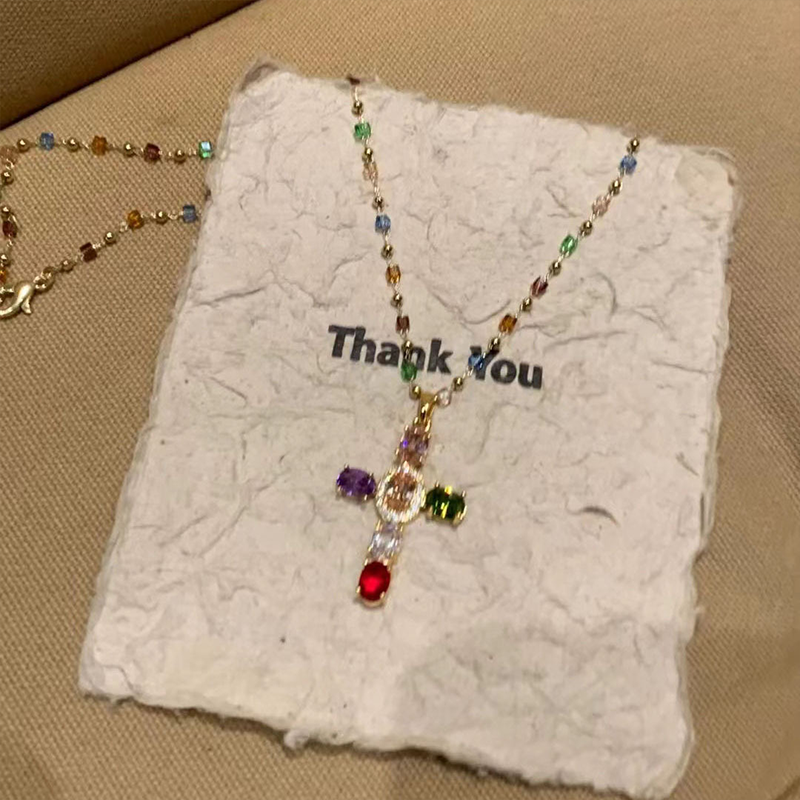 💎 50% KORTING!! ✝️ Kleurrijke ketting met kruisvormige hanger van strass – levendige glinstering, verstelbare lengte en een betekenisvol statement ✨