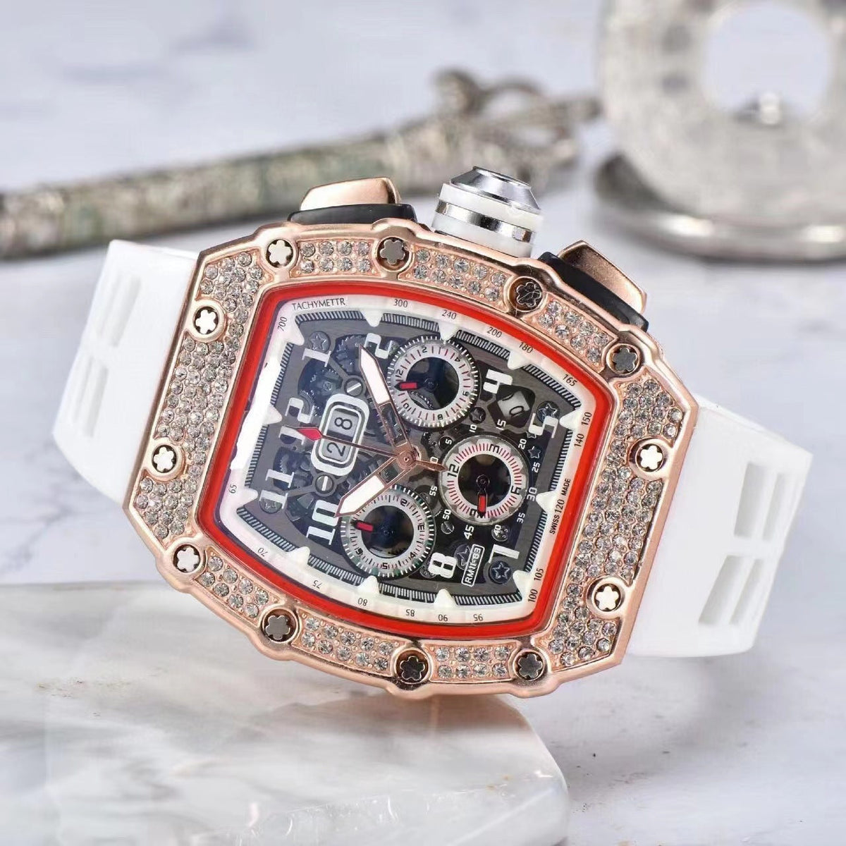 ⌚ Beperkte oplage – 56% korting✨ Luxe herenhorloge in tonneauvorm met strass-versiering