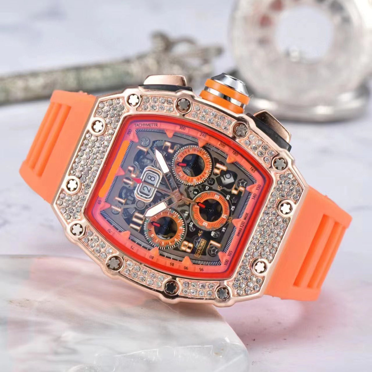 ⌚ Beperkte oplage – 56% korting✨ Luxe herenhorloge in tonneauvorm met strass-versiering