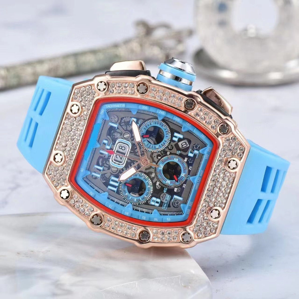 ⌚ Beperkte oplage – 56% korting✨ Luxe herenhorloge in tonneauvorm met strass-versiering
