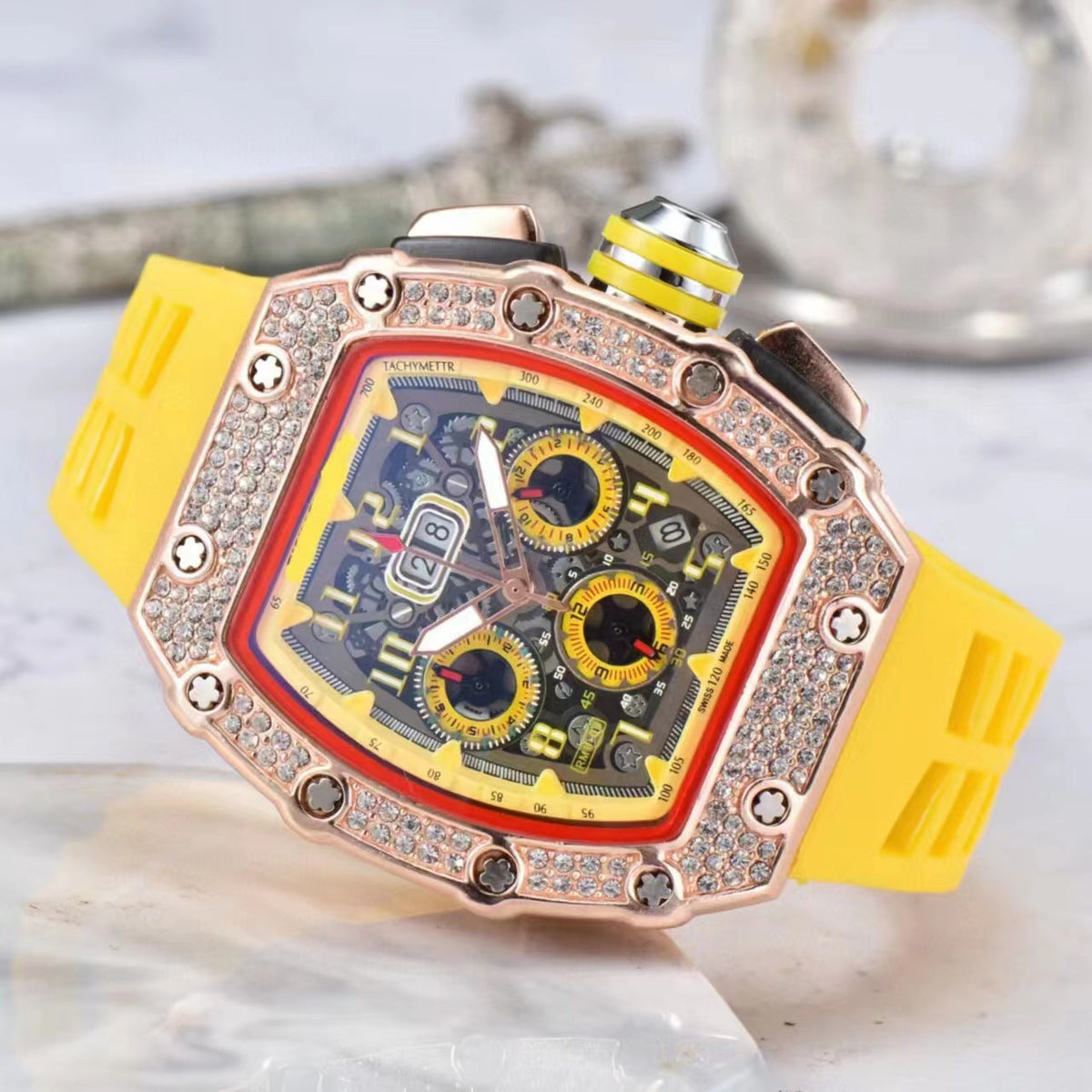 ⌚ Beperkte oplage – 56% korting✨ Luxe herenhorloge in tonneauvorm met strass-versiering