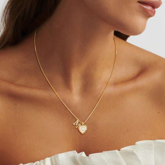 💎 Ketting met hartvormige letters en subtiele steentjes – Letterhanger & verstelbare lengte ✨