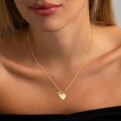 💎 Ketting met hartvormige letters en subtiele steentjes – Letterhanger & verstelbare lengte ✨