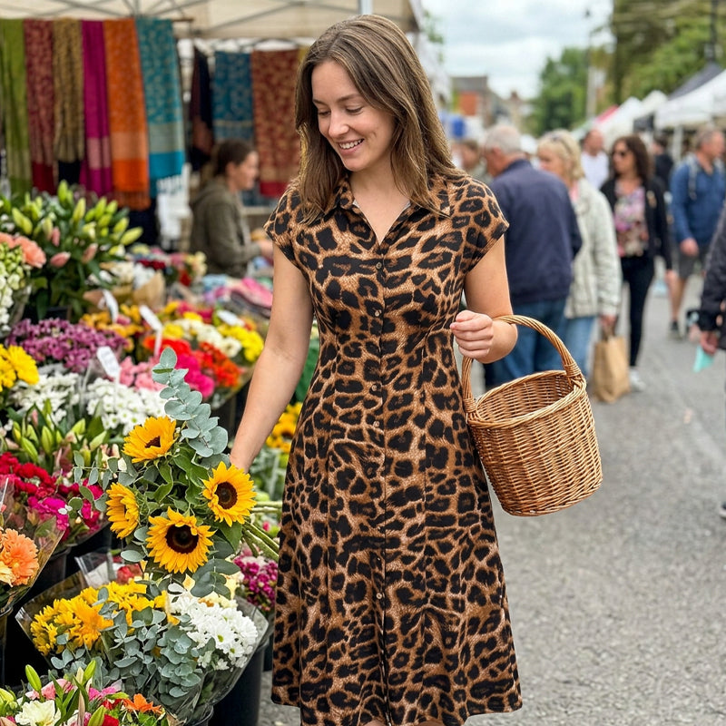👗 Elegante damesjurk met revers en luipaardprint
