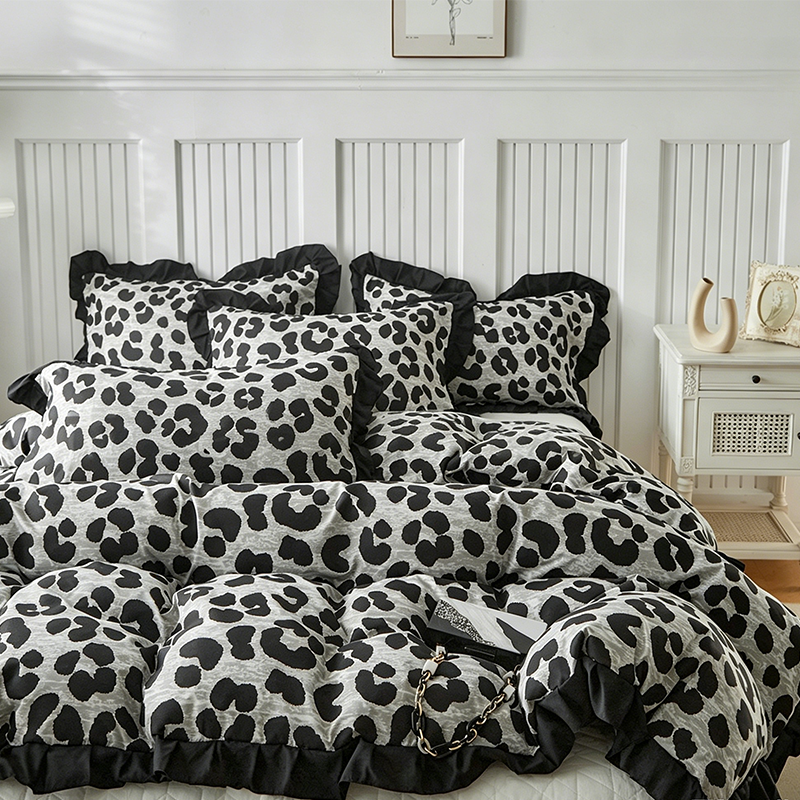 🛏️✨Dekbedovertrekset met luipaardprint en ruches