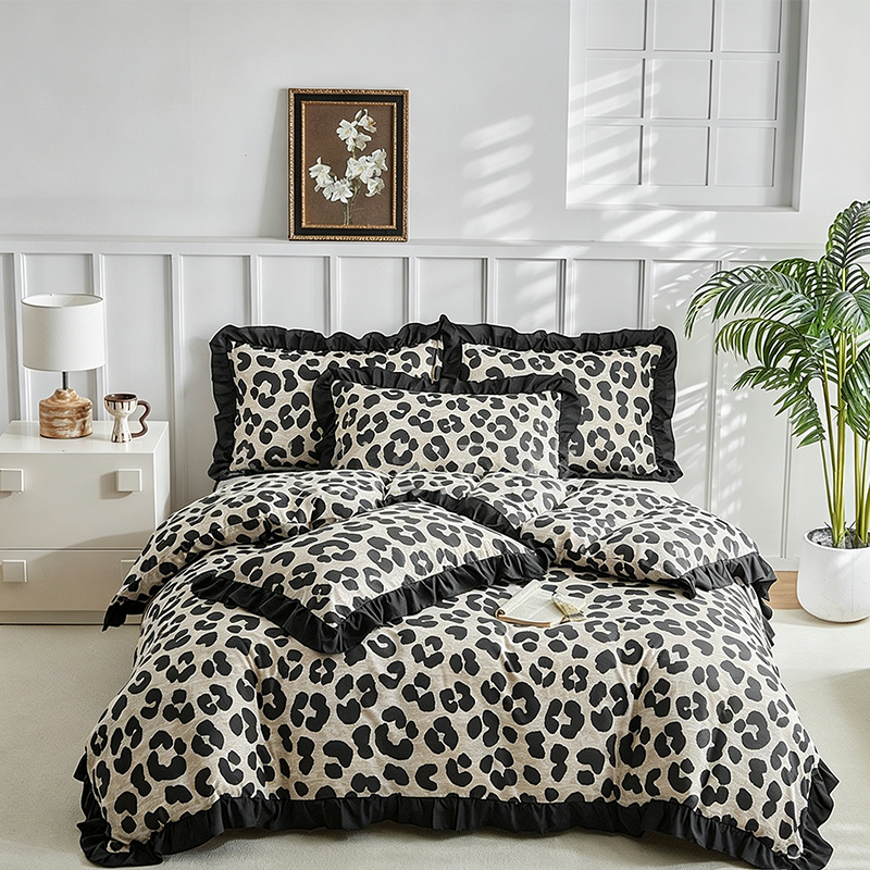 🛏️✨Dekbedovertrekset met luipaardprint en ruches