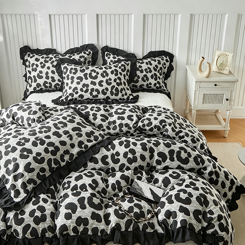 🛏️✨Dekbedovertrekset met luipaardprint en ruches