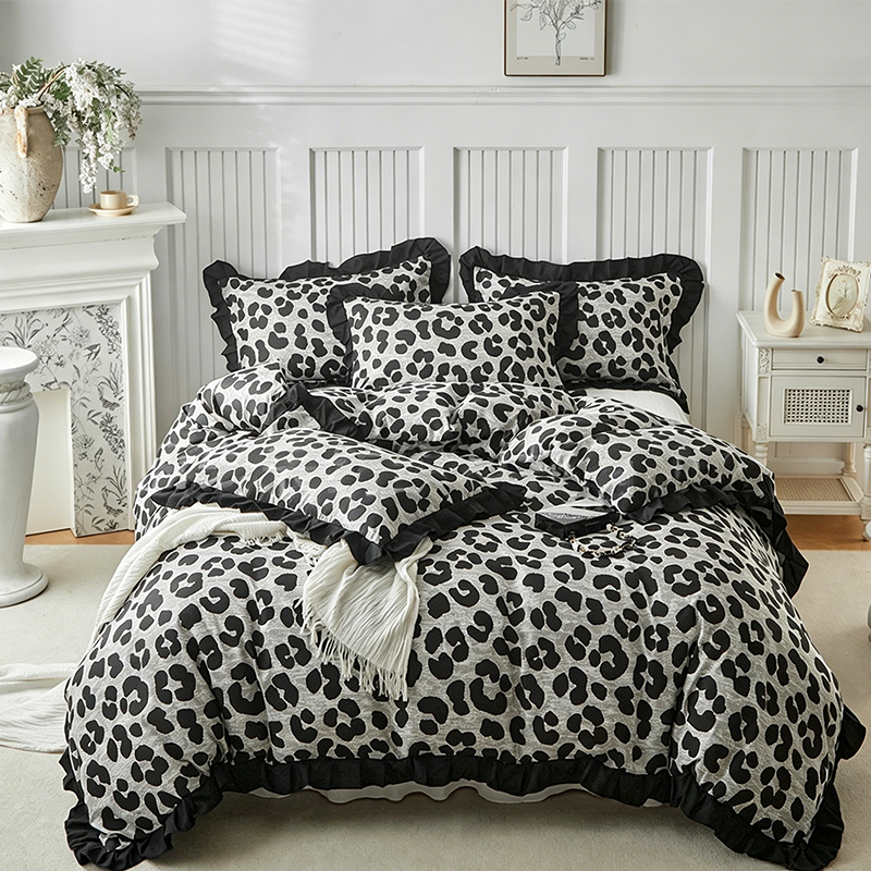 🛏️✨Dekbedovertrekset met luipaardprint en ruches