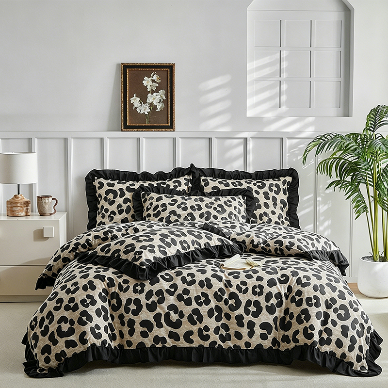 🛏️✨Dekbedovertrekset met luipaardprint en ruches