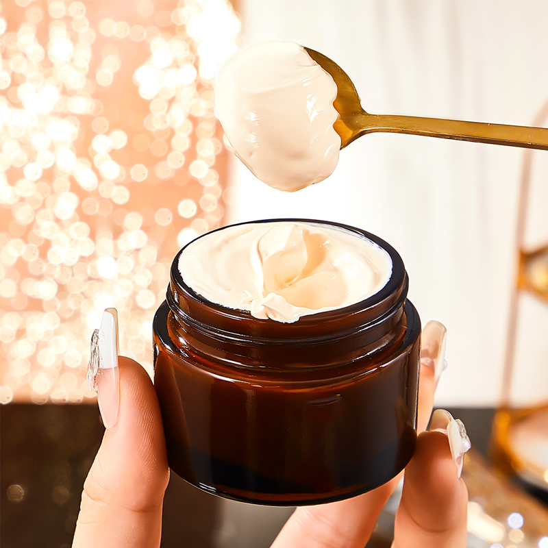 ✨🌿 50% KORTING! Nooit meer een doffe, vermoeide huid! Deze verhelderende crème met plantaardige extracten hydrateert langdurig, verkleint poriën en geeft een stralende teint – licht & niet plakkerig!